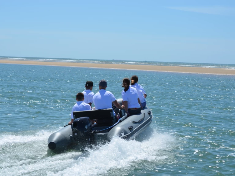 Pronájem Polotuhá loď Quicksilver s licencí