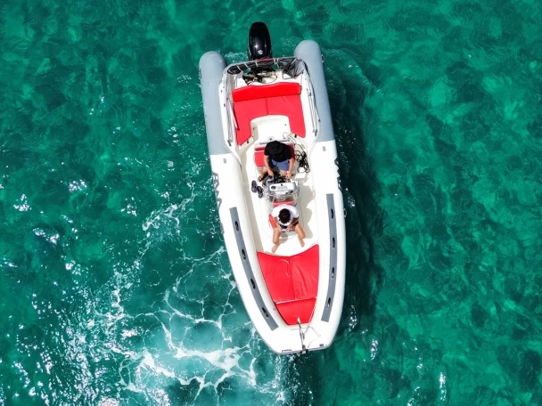 Pronajmout Polotuhá loď se skipperem či ne Bwa v Gapeau