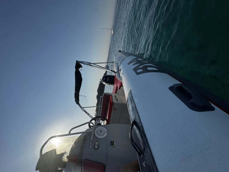 Pronájem Polotuhá loď Bwa s licencí