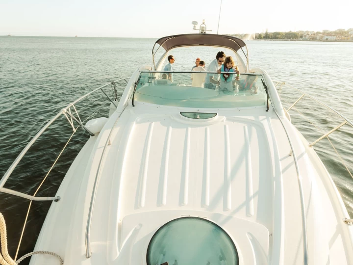 Fairline, U.K. Targa 34 jednotlivci a charterové společnosti v Lisabon