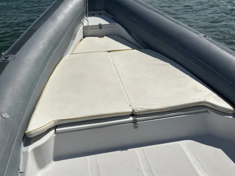 Polotuhá loď k pronájmu v Lège-Cap-Ferret za nejlepší cenu