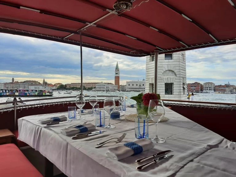 Pronájem Motorová loď De Poli s licencí