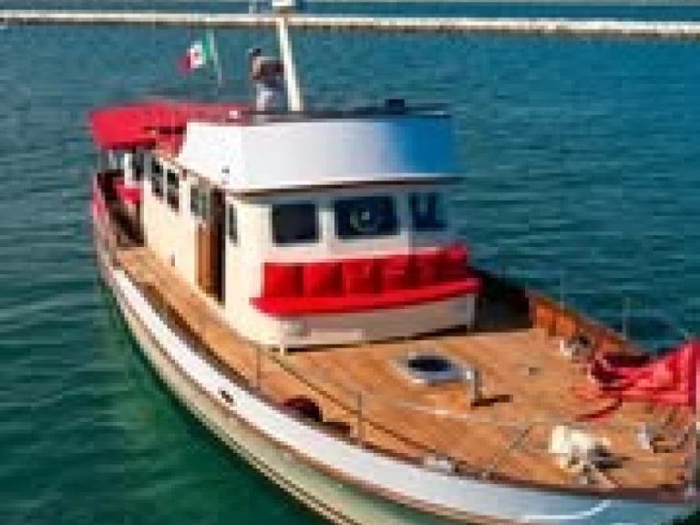 Pronajmout si De Poli Classic Trawler v Venice