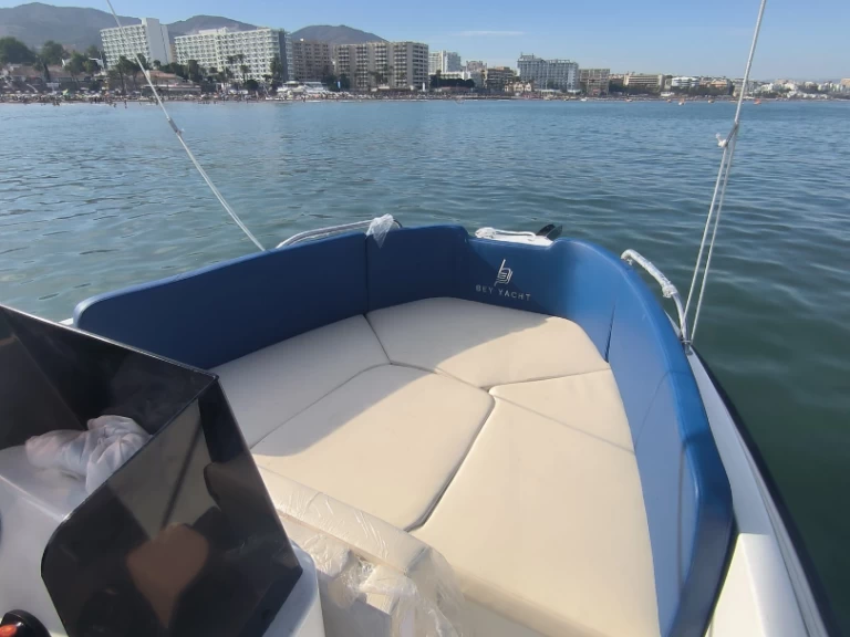 Pronajmout si Bey Yacht 18 v Puerto Marina Benalmadena