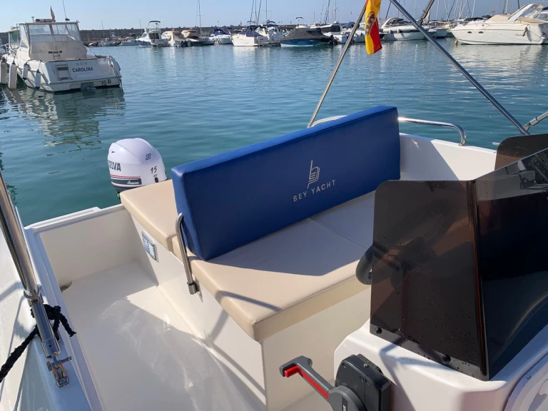 Motorová loď k pronájmu v Puerto Marina Benalmadena za nejlepší cenu