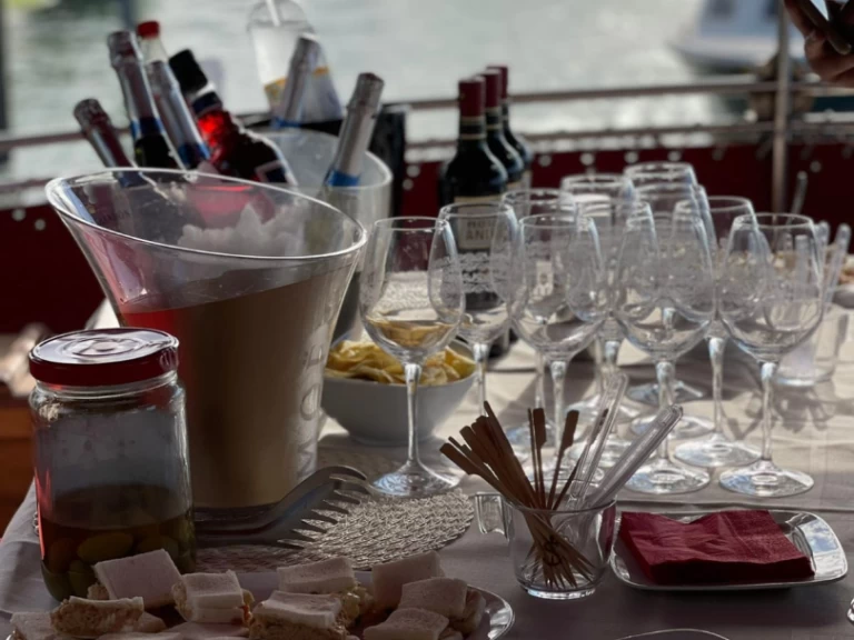 Motorová loď k pronájmu v Venice za nejlepší cenu