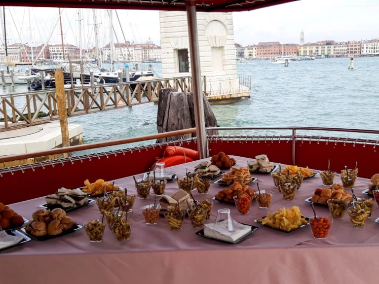 De Poli Classic Trawler jednotlivci a charterové společnosti v Venice