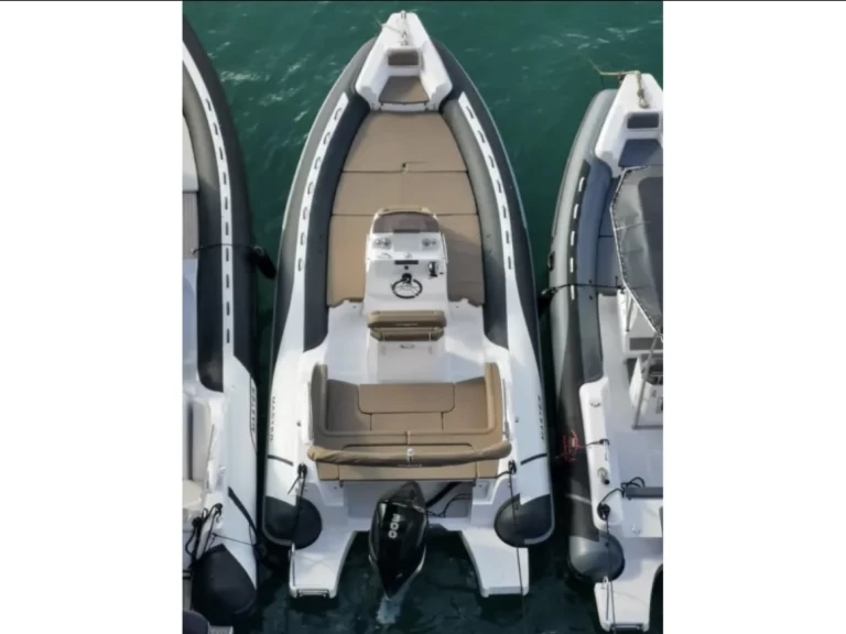 Pronajmout Polotuhá loď se skipperem či ne Master v Sète