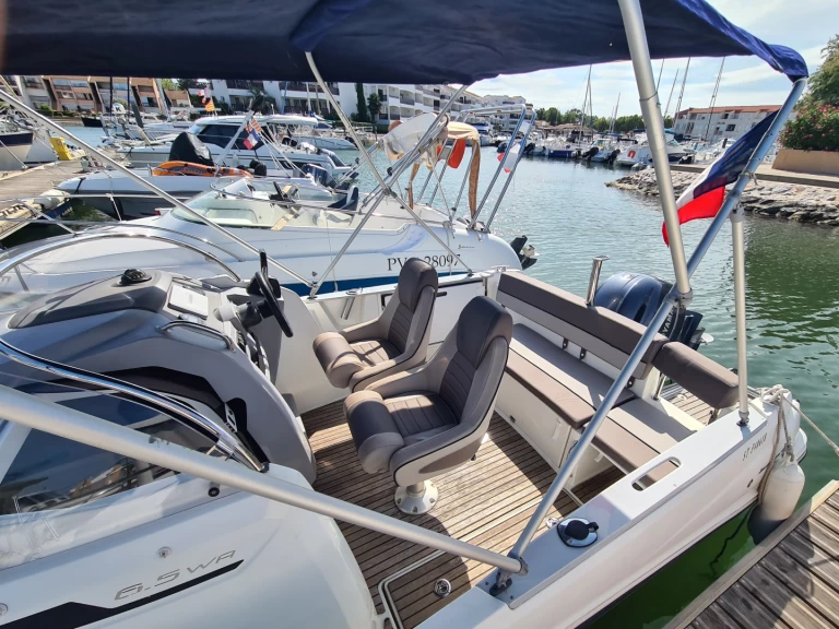 Pronájem Motorová loď Jeanneau s licencí