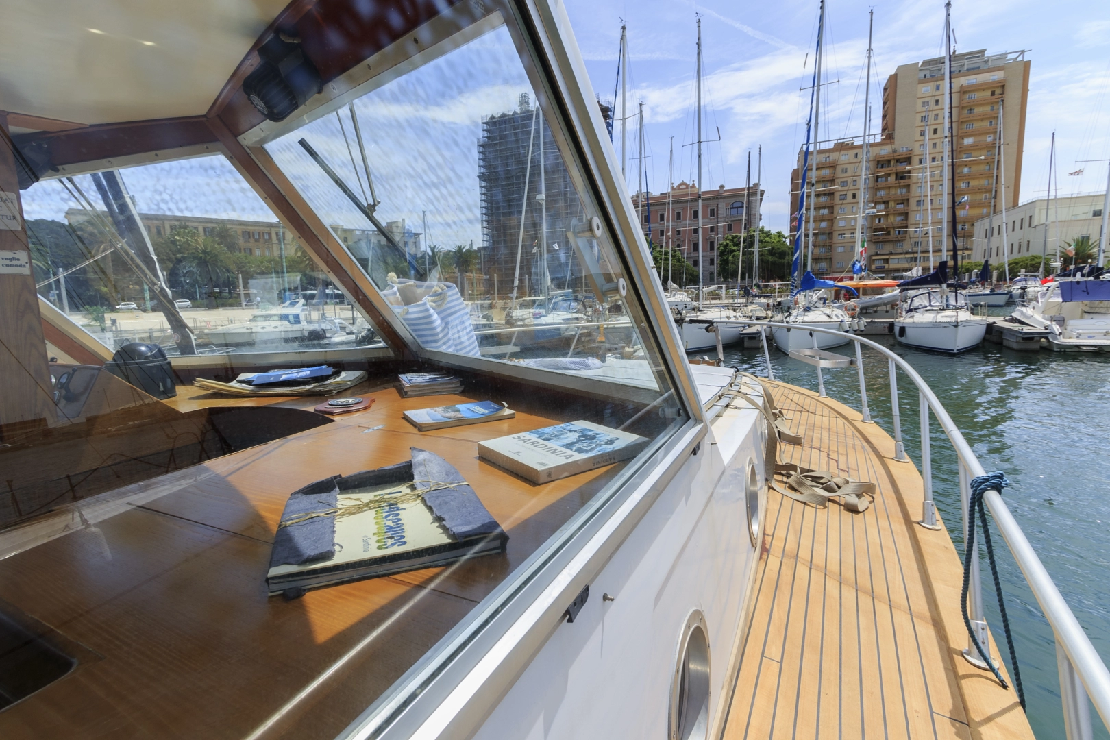 Pronájem lodi Cagliari Port lákavé ceny STELVIO CS287/D