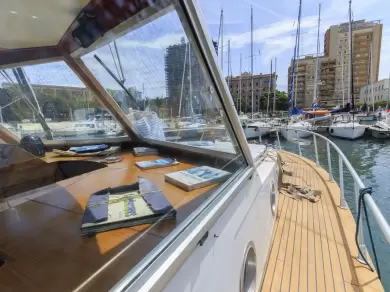 Pronájem lodi Cagliari Port lákavé ceny STELVIO CS287/D