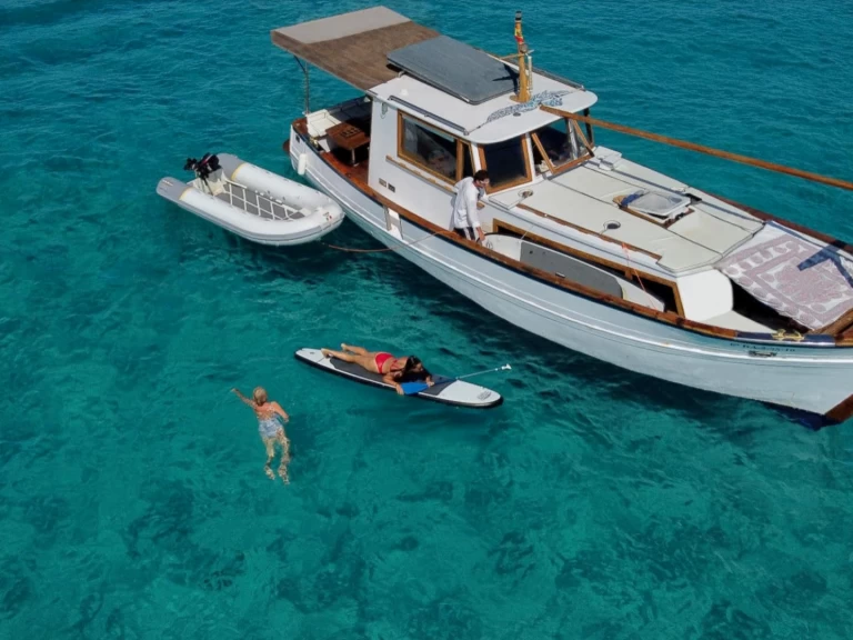 Pronájem Motorová loď v La Savina -Madera Clásico Estilo Llaut