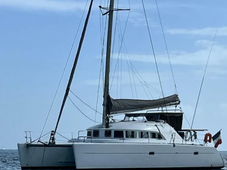 Pronájem Katamarán Lagoon s licencí