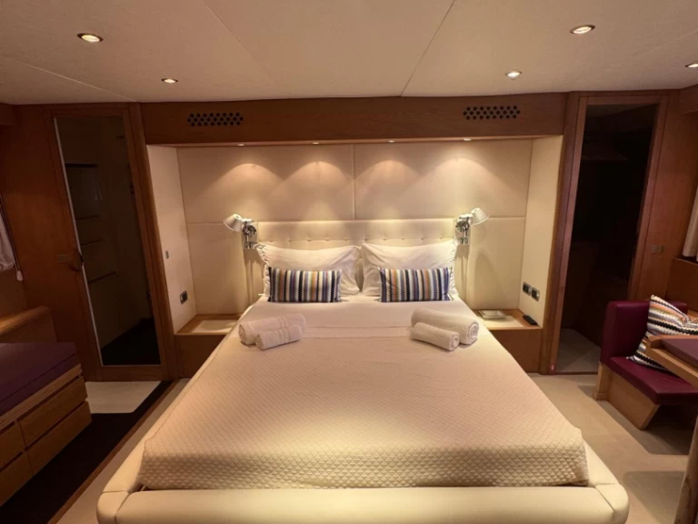 Pronájem Jachta Aicon s licencí