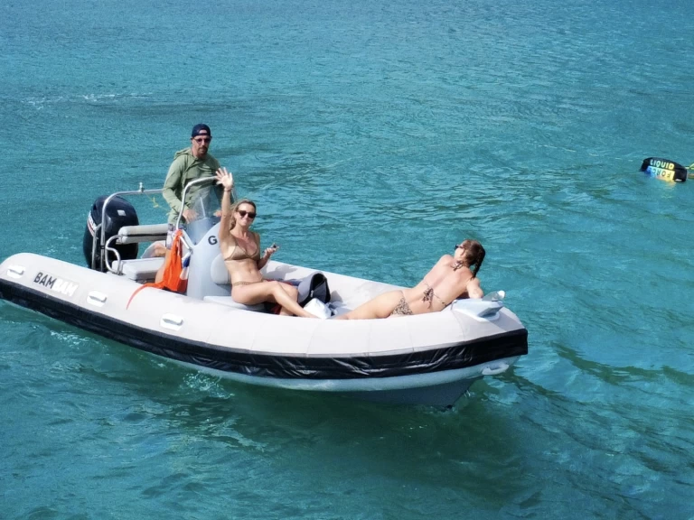 3D Tender Lux 550 jednotlivci a charterové společnosti v Svatý Martin