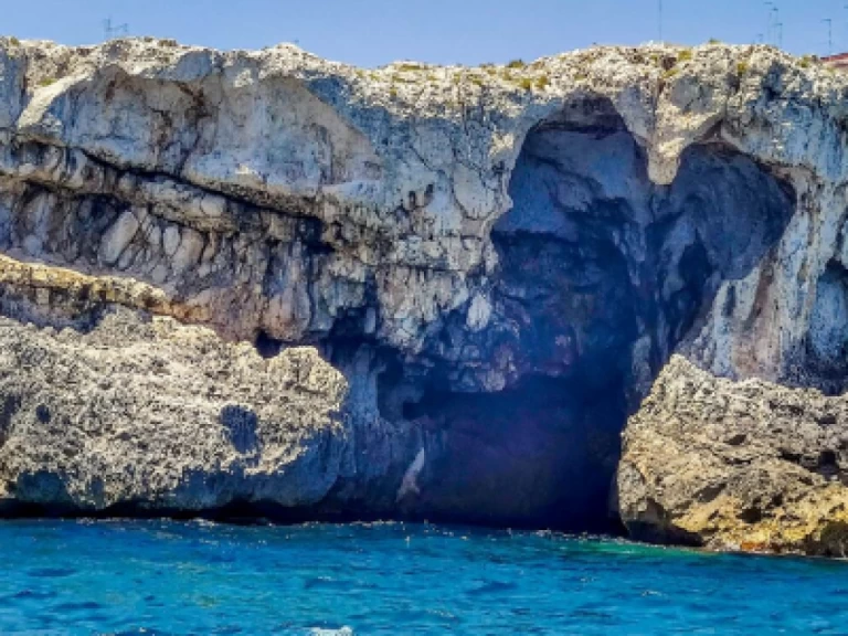 Motorová loď k pronájmu v Siracusa za nejlepší cenu