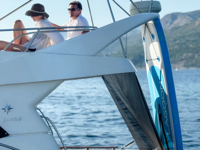 Pronajmout si Jeanneau Prestige 36 Fly v Dubrovník