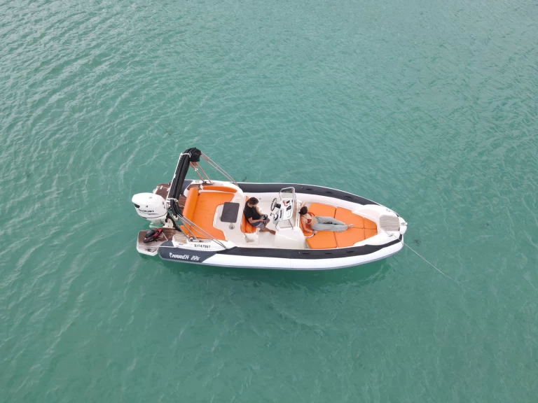 Marlin Boat Marlin Boat 226 FB jednotlivci a charterové společnosti v Porto-Vecchio