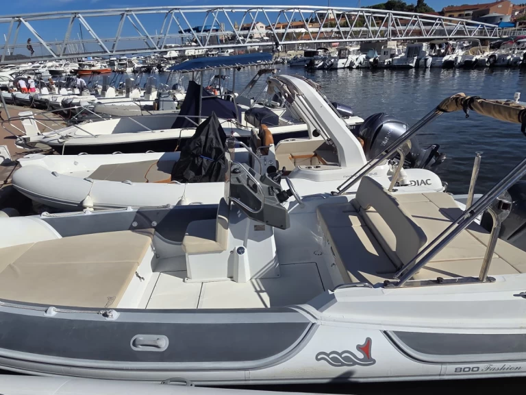 Pronájem jachty v Saint-Florent -MV Marine 800 na Samboatu