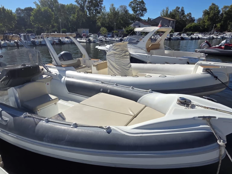 Pronájem lodi Saint-Florent lákavé ceny 800