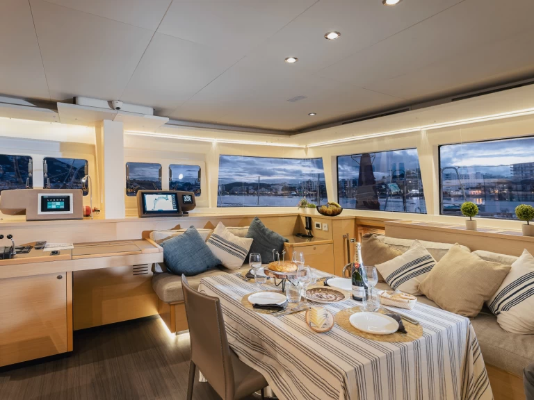 Pronájem Katamarán Lagoon s licencí