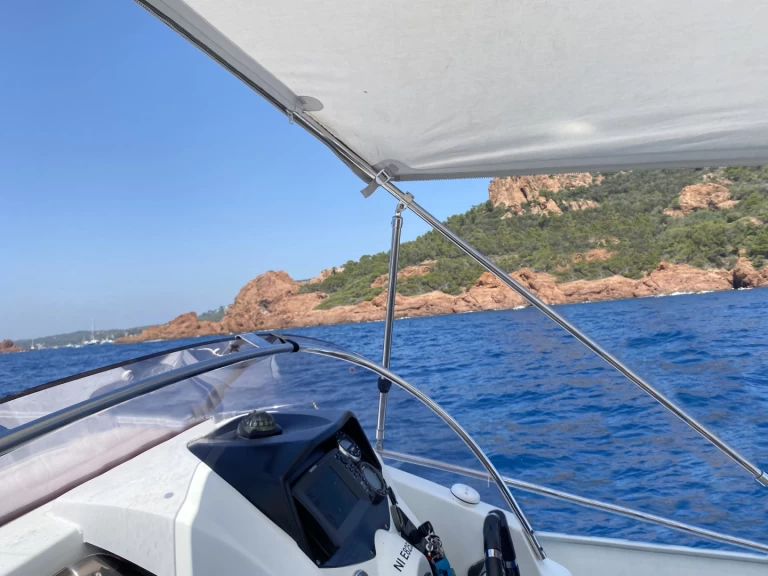 Bénéteau Flyer 650 Sun Deck jednotlivci a charterové společnosti v Mandelieu-la-Napoule