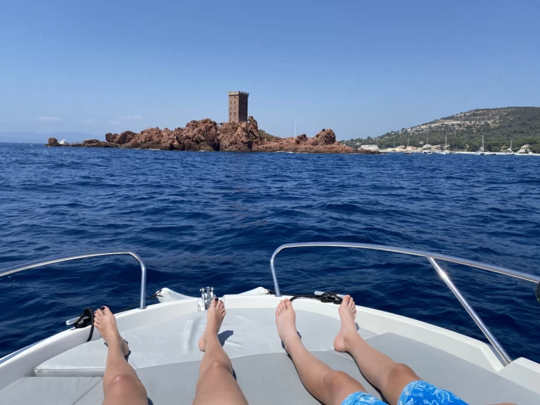 Pronajmout si Bénéteau Flyer 650 Sun Deck v Mandelieu-la-Napoule