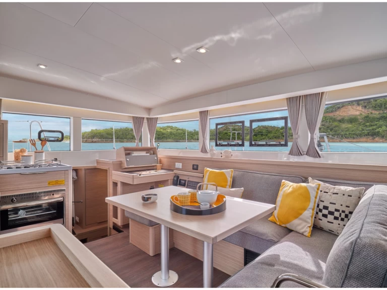 Lagoon Lagoon 40 jednotlivci a charterové společnosti v Sant Antoni de Portmany