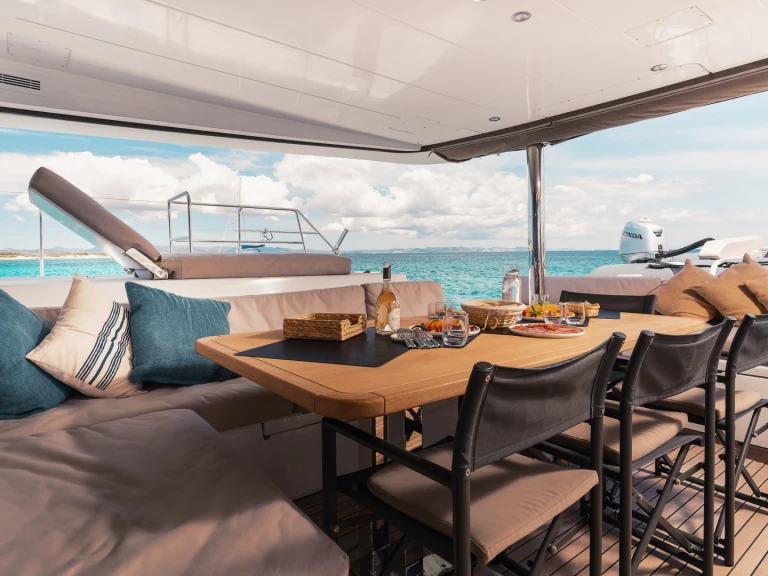 Pronájem Katamarán Lagoon s licencí