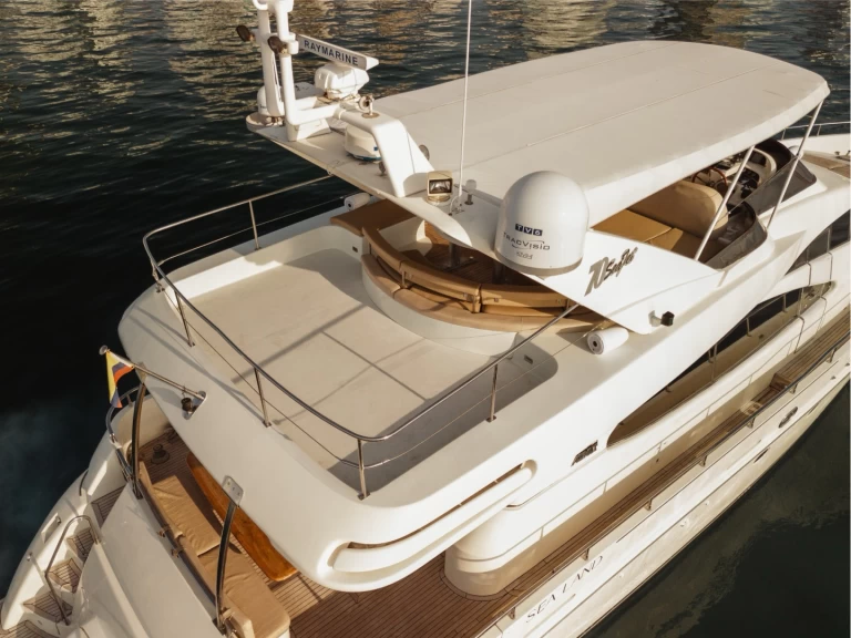 Pronájem lodi Cartagena lákavé ceny Azimut 70
