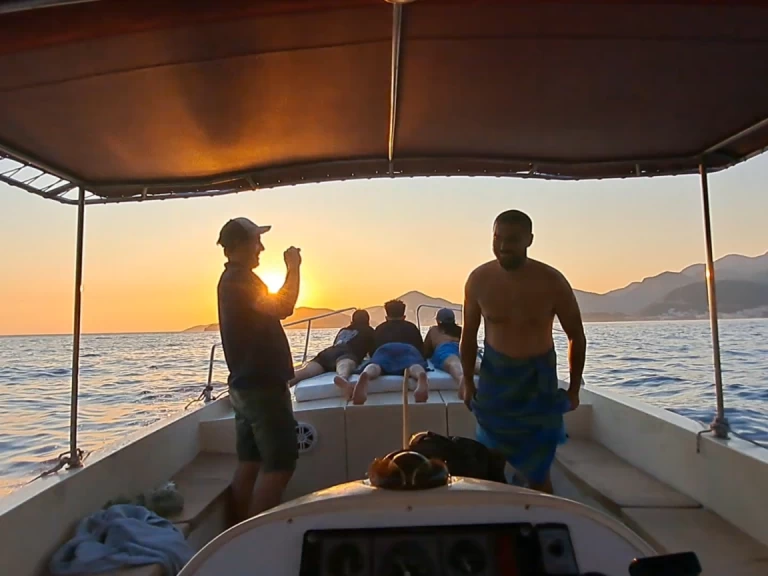 Pronájem Motorová loď Navar s licencí