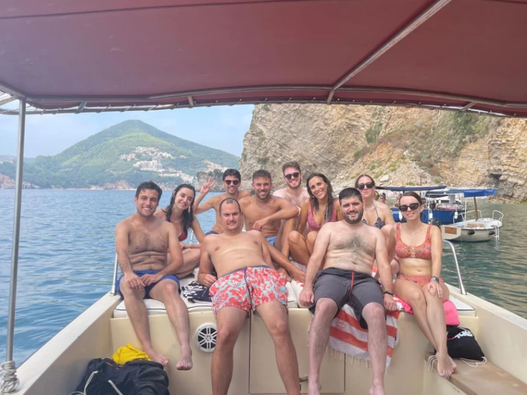 Pronájem lodi Navar 11 v Budva na Samboatu