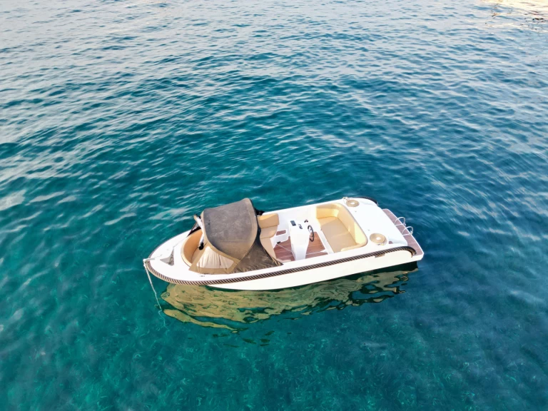 Pronájem Motorová loď BRB s licencí