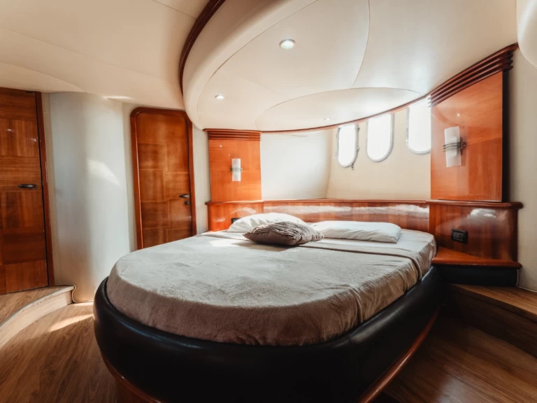 Pronájem lodi Cartagena lákavé ceny Azimut 62