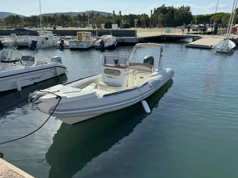 Pronajmout si Lomac Lomac 710 IN v Hyeres