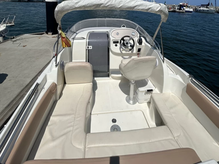 Jeanneau Leader 625 jednotlivci a charterové společnosti v l'Escala