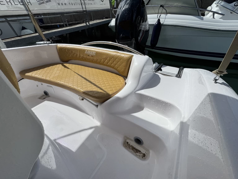 Pronájem Motorová loď Ranieri s licencí