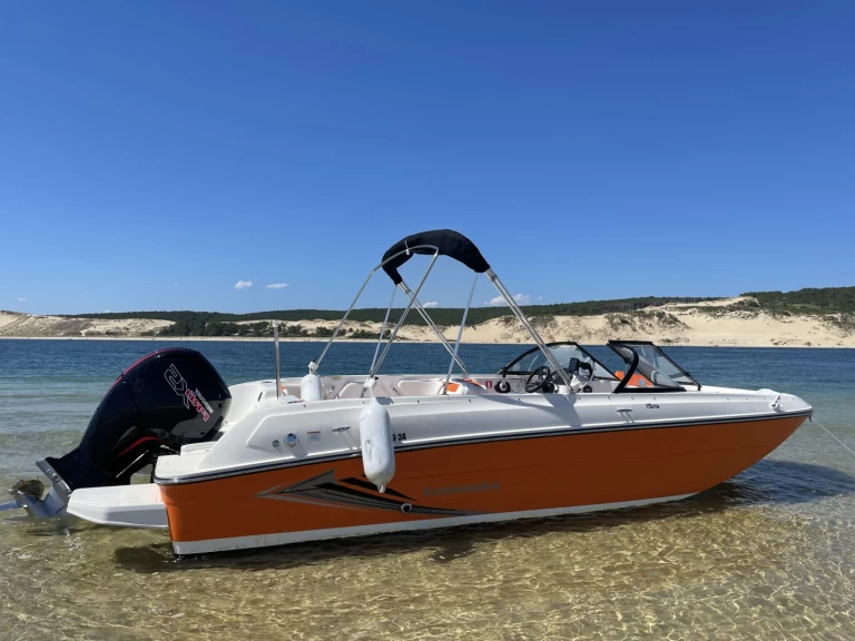 Bayliner E21 jednotlivci a charterové společnosti v Arcachon