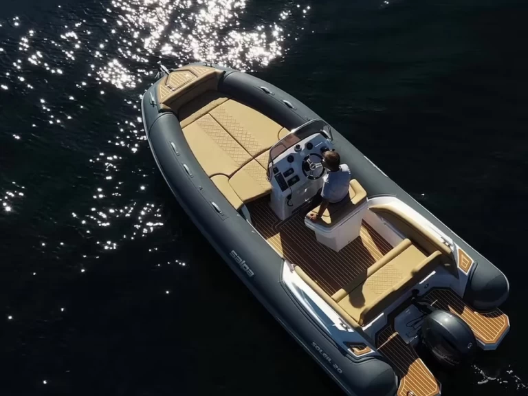 Pronajmout Polotuhá loď se skipperem či ne Salpa v Juan-les-Pins