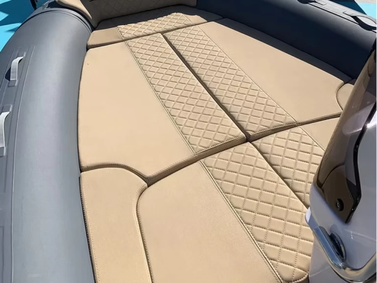 Pronájem Polotuhá loď Salpa s licencí