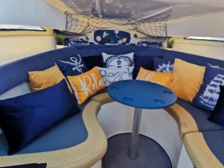 Pronájem Motorová loď Rio s licencí