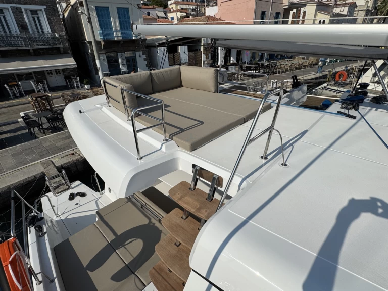 Pronájem lodi Aventura Aventura 37 v Alimos na Samboatu