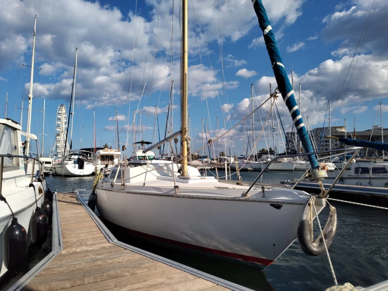 Jeanneau Sangria jednotlivci a charterové společnosti v Le Barcarès