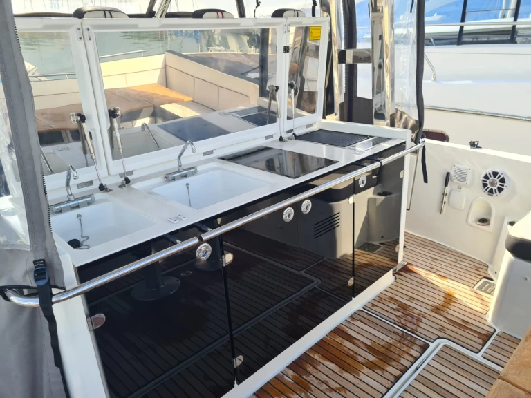 Pronájem lodi Jeanneau Cap Camarat 12.50 v Les Sables-d'Olonne na Samboatu