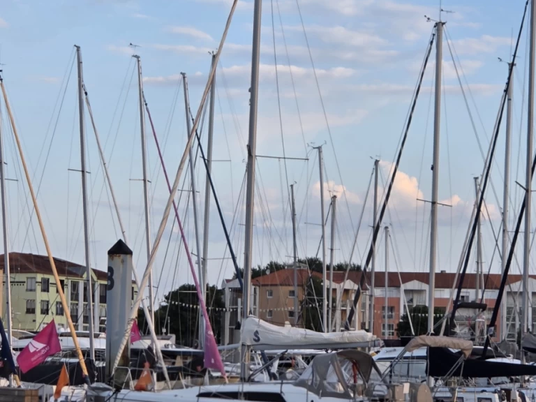 Pronájem Plachetnice Bénéteau s licencí