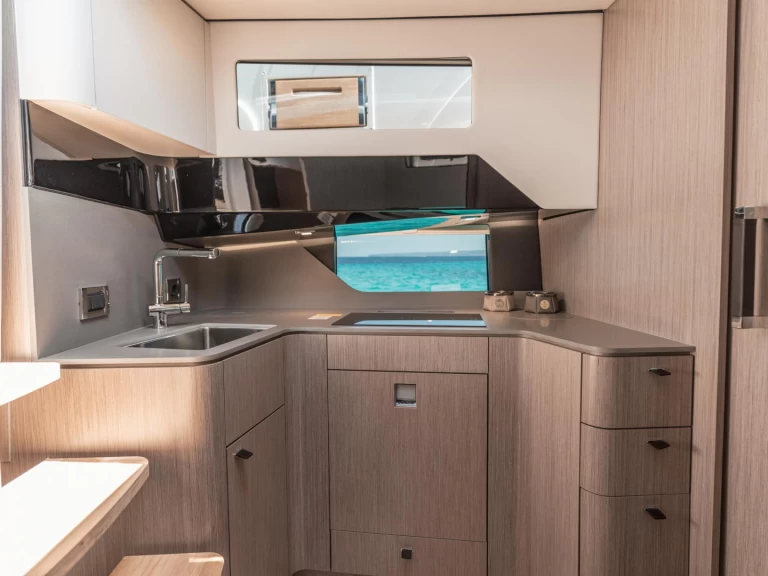 Pronajmout Motorová loď se skipperem či ne Fjord v Ibiza Town