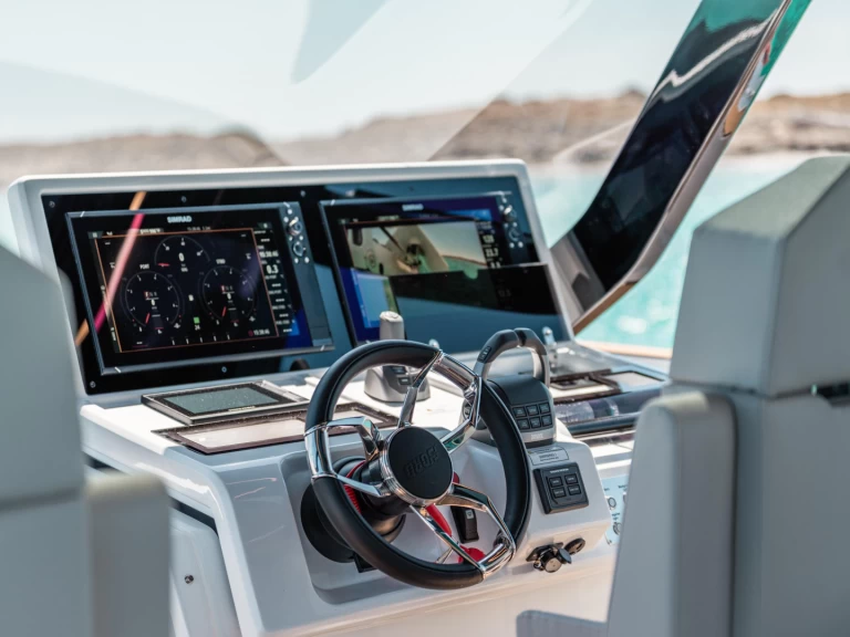 Motorová loď k pronájmu v Ibiza Town za nejlepší cenu