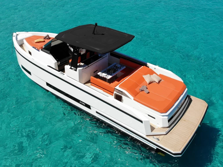 Motorová loď k pronájmu v Ibiza Town za nejlepší cenu