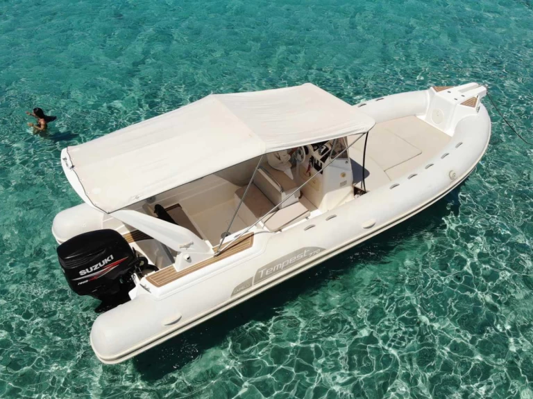 Pronájem Motorová loď Capelli s licencí