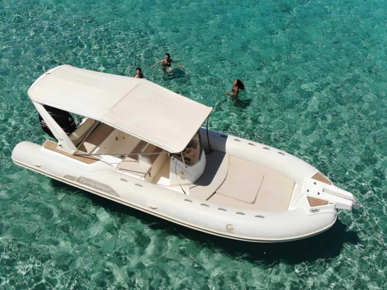 Motorová loď k pronájmu v Ibiza Town za nejlepší cenu